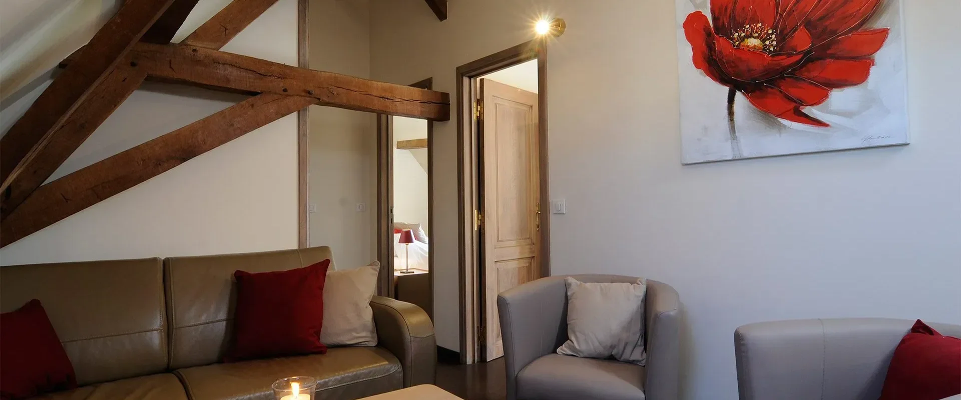 Lichte gastenkamer met houten accenten De Kruishoeve De Haan