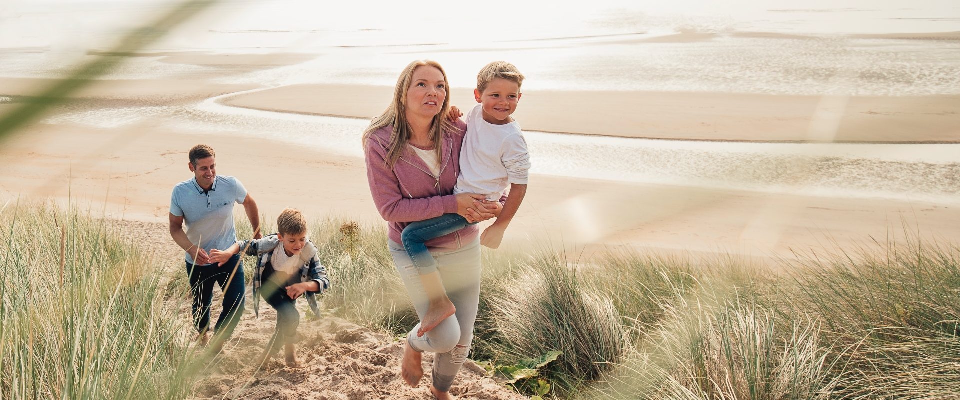 Strand en zee De Kruishoeve De Haan - gezin in de duinen