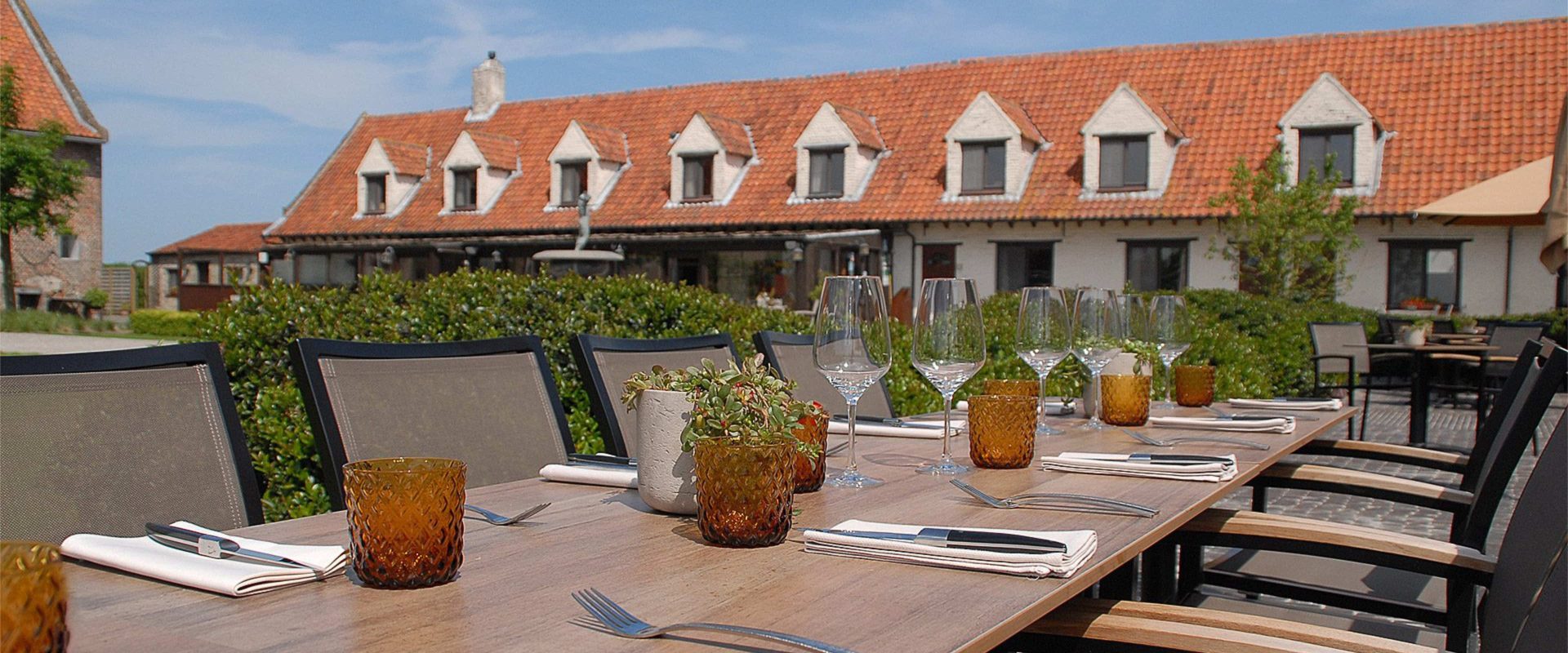 De Kruishoeve De Haan - terras restaurant 1