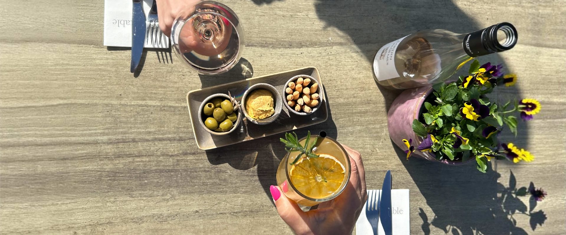 Restaurant Chef'Stable De Kruishoeve De Haan - avondsfeer op het terras